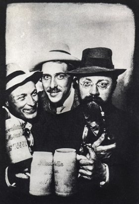 Hans Purrmann, Albert Weisgerber und Henri Matisse im Münchner Löwenbräu, 1910