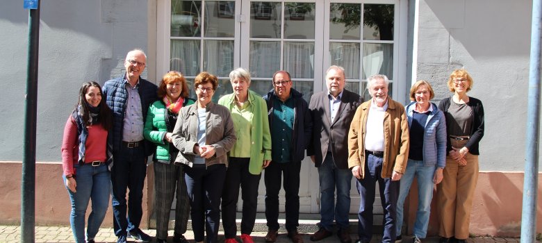 Engagieren sich für die Speyerer Städtepartnerschaften (von links nach rechts): Sabrina Koob (Stadtverwaltung Speyer), Siegbert Brand, Bozena Brand (beide Freundeskreis Gniezno), Bürgermeisterin Monika Kabs, Barbara Mattes (Freundeskreis Ravenna), Dr. Matthias Nowack (Freundeskreis Chichester), Manfred Fahrner, Günther Ott (beide Freundeskreis Chartres), Claudia Degott-Leitmeyer (Freundeskreis Chichester) und Tanja Binder (Stadtverwaltung Speyer)